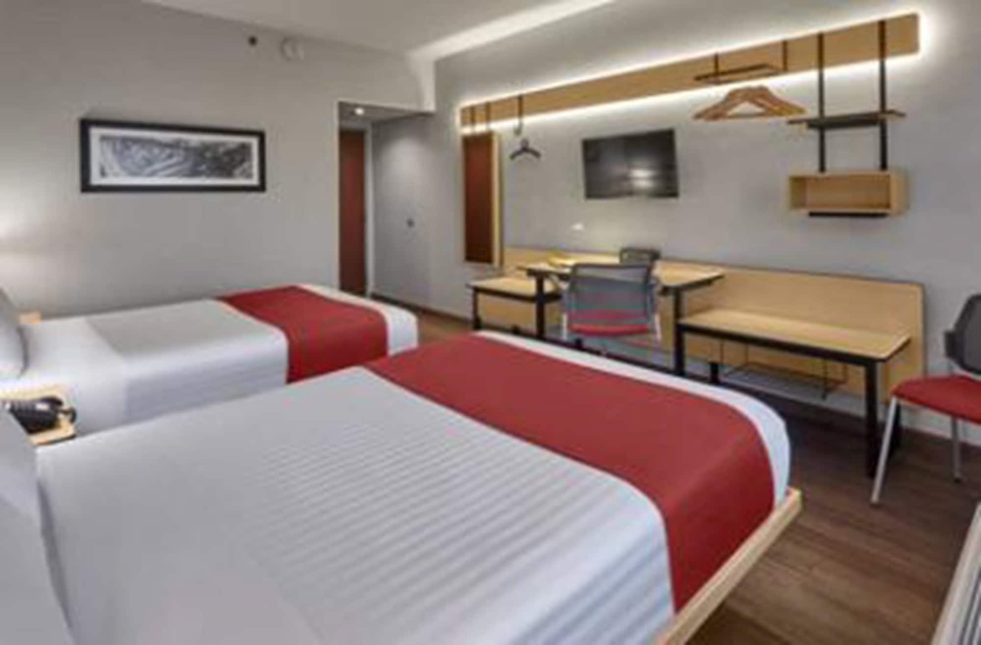 ซิตี้ เอ็กซ์เพรส ซิวดัด ฮัวเรซ Hotel ภายนอก รูปภาพ