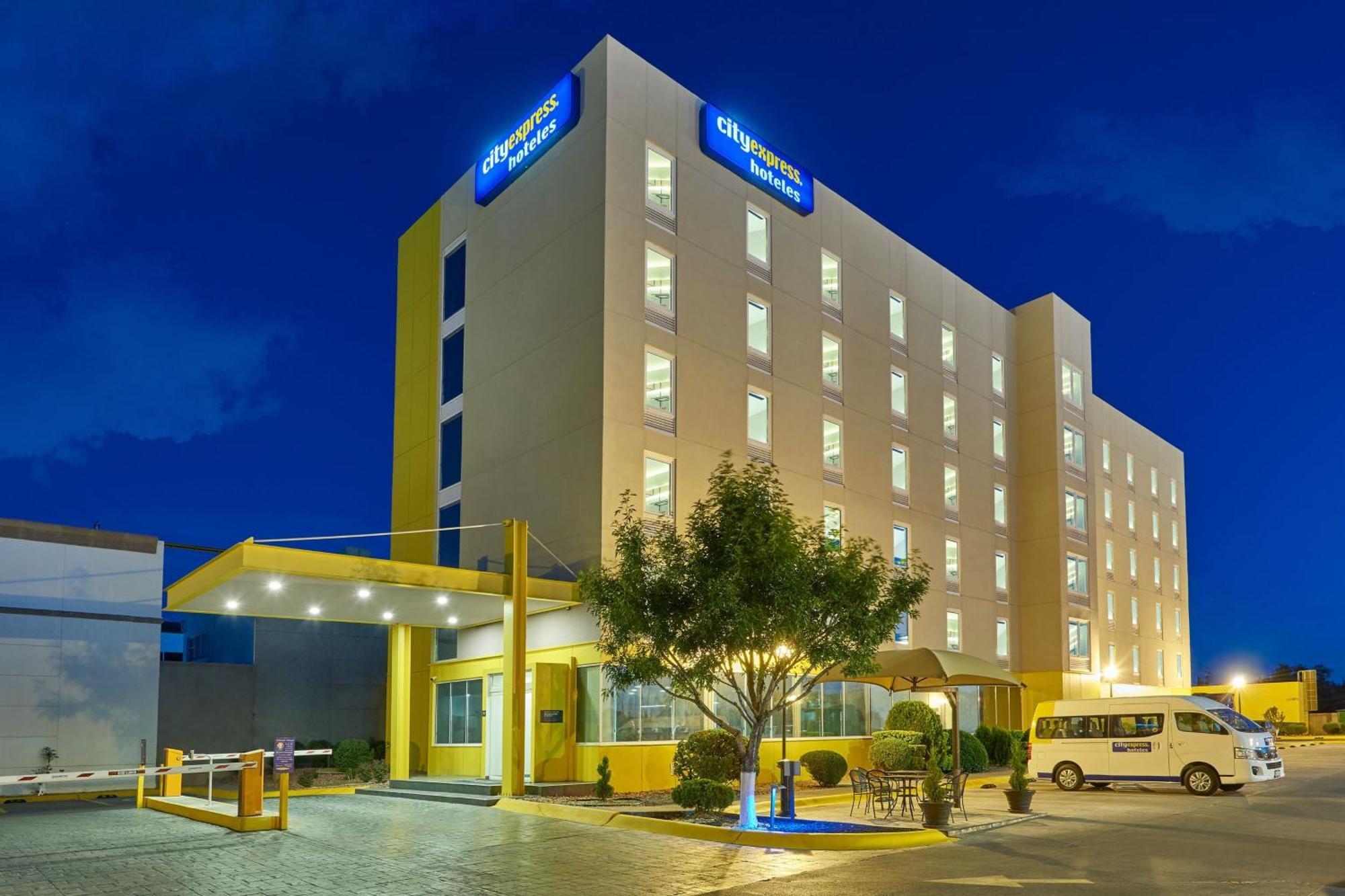 ซิตี้ เอ็กซ์เพรส ซิวดัด ฮัวเรซ Hotel ภายนอก รูปภาพ