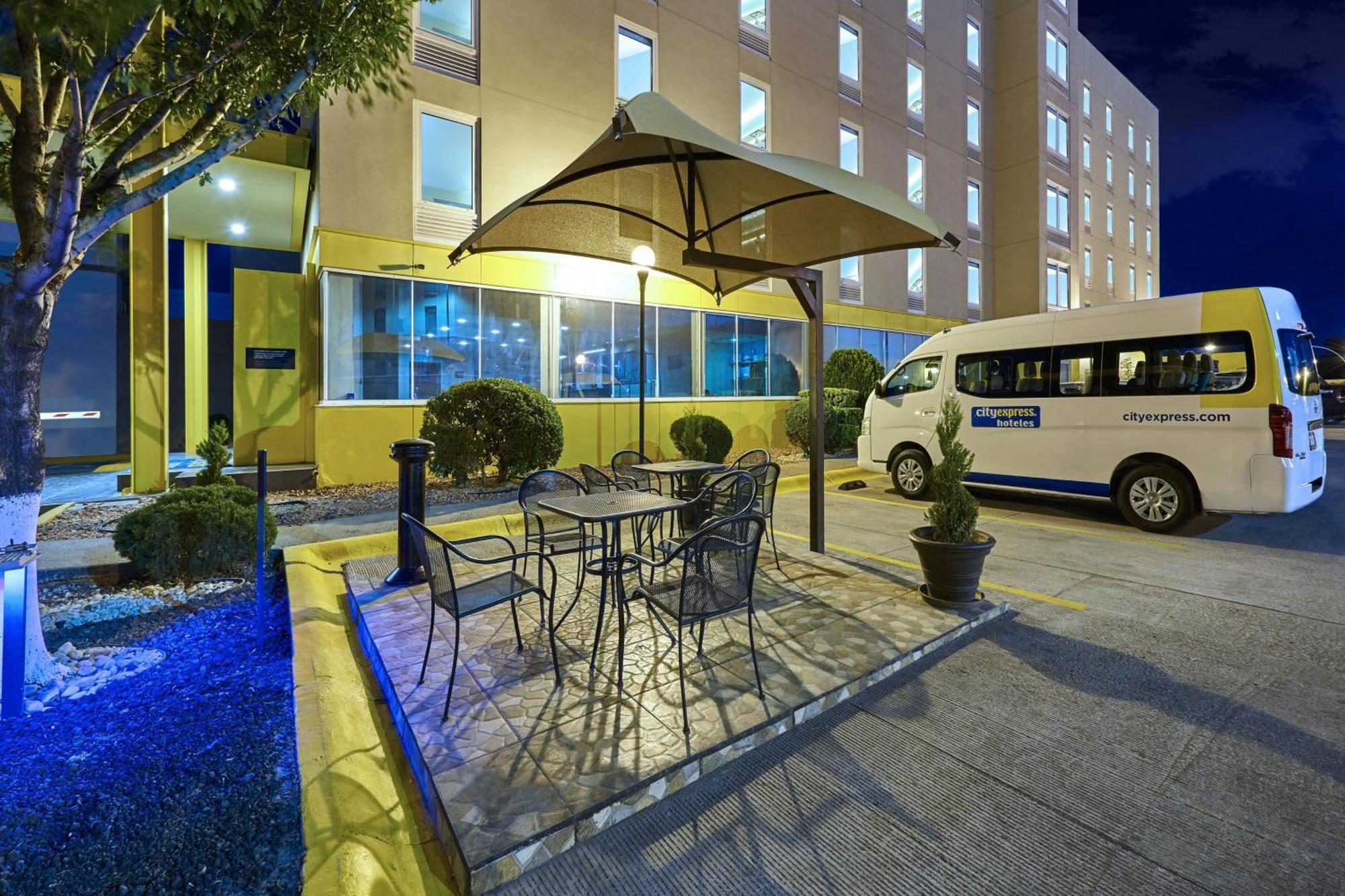 ซิตี้ เอ็กซ์เพรส ซิวดัด ฮัวเรซ Hotel ภายนอก รูปภาพ
